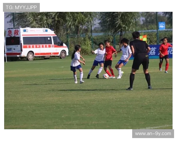 凌晨足球赛精彩回放全面解析观赛亮点与关键瞬间呈现震撼时刻再现